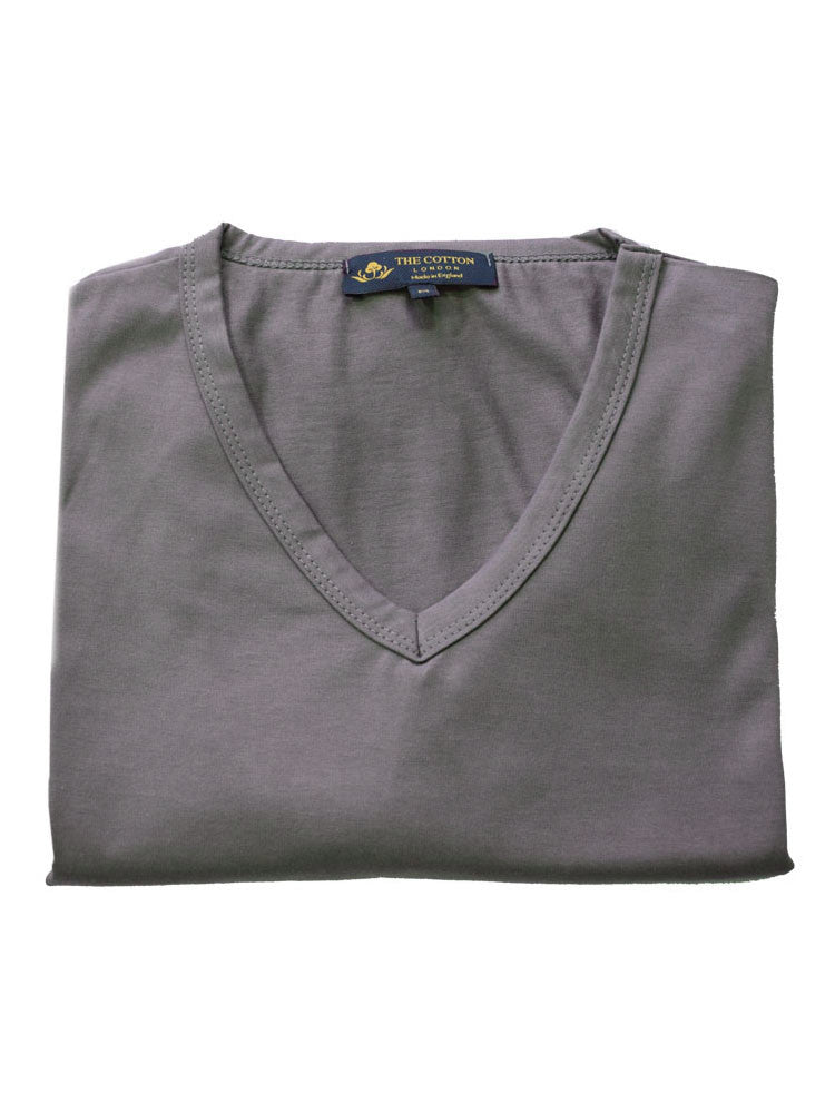 Ribbed V neckline on t-shirt