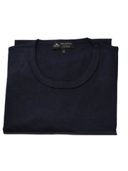 Ribbed crew neckline on t-shirt