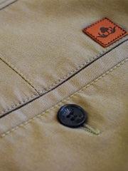 Real horn buttons in chino shorts